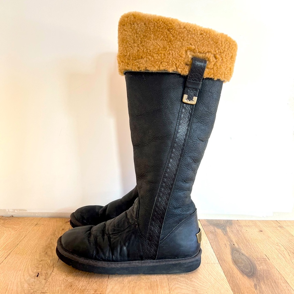 *RARE* Leather Ugg’s! Super warm - in good condition! Size US 8, EU 39